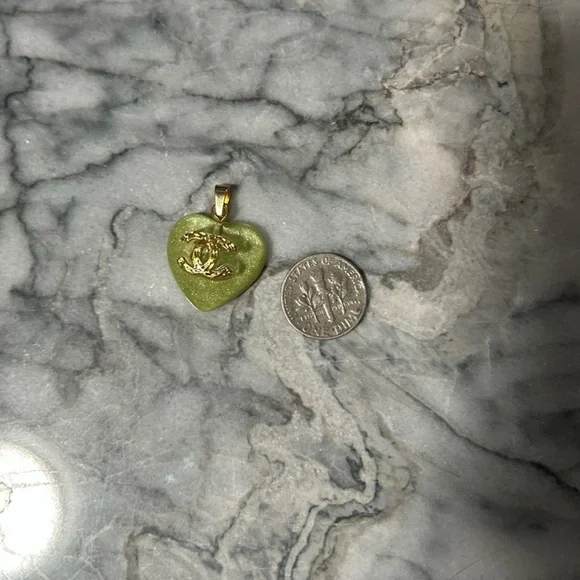 CHANEL CC Green and Gold Resin Charm - Picture 4 of 4